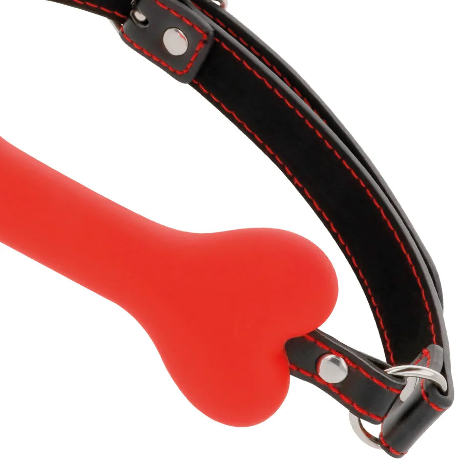 Bâillon silicone rouge forme os chien, sangle noire réglable, boucle solide, accessoire fétichisme sans phtalates.