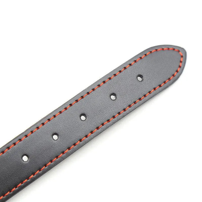 Sangle réglable noire avec coutures rouges, matériau PVC TPE sans phtalates, pour bâillon-boule Ohmama ergonomique.