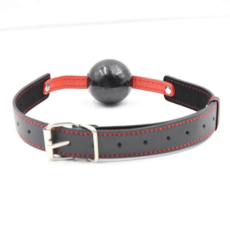 Bâillon boule noir en PVC TPE, sangle réglable rouge et noire, diamètre 4 cm, hypoallergénique, sans phtalates.