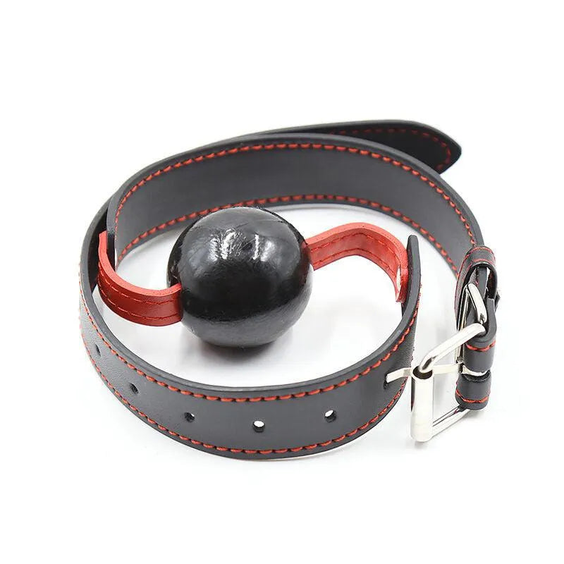 Bâillon-boule noir en PVC TPE, diamètre 4 cm, sangle réglable rouge et noire, hypoallergénique, sans phtalates.