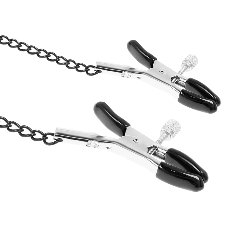 Bâillon cuir vegan noir avec anneau PVC, pinces à tétons métal avec revêtement caoutchouc, chaîne robuste ajustable.