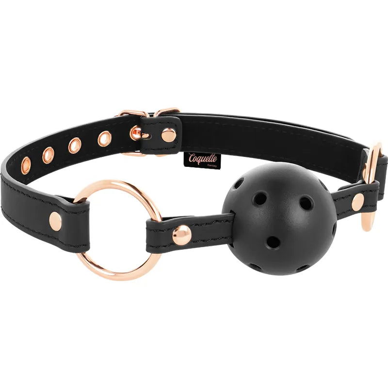 Bâillon cuir vegan noir avec boule néoprène perforée, boucle réglable dorée, trous respiration, BDSM, 66cm.