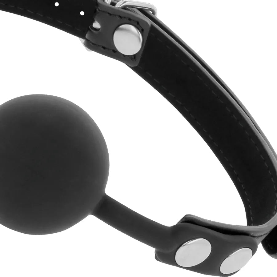 Bâillon silicone noir avec lanières cuir ajustables, coutures raffinées, pour exploration BDSM confortable et sécurisée.