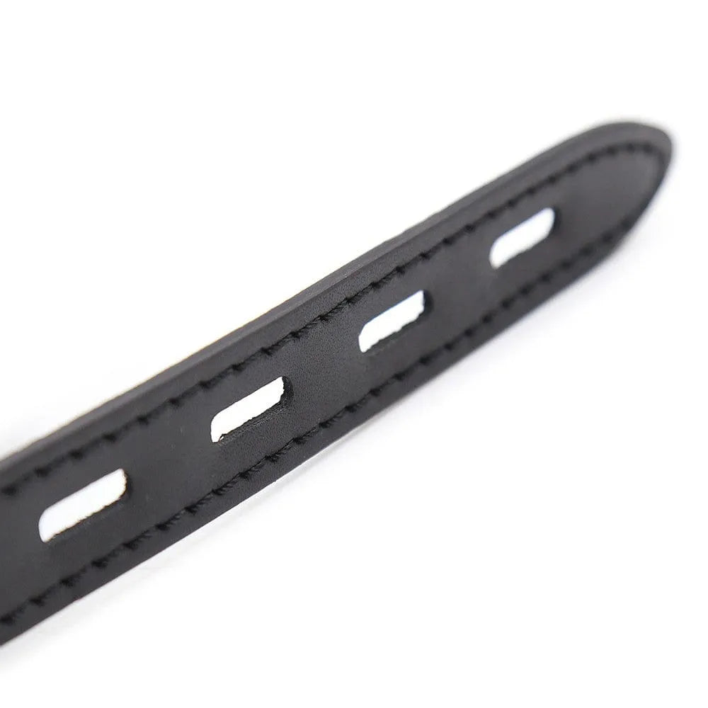 Sangle réglable noire en PU avec trous pour ajustement, finition soignée, partie du bâillon boule percée respirante.
