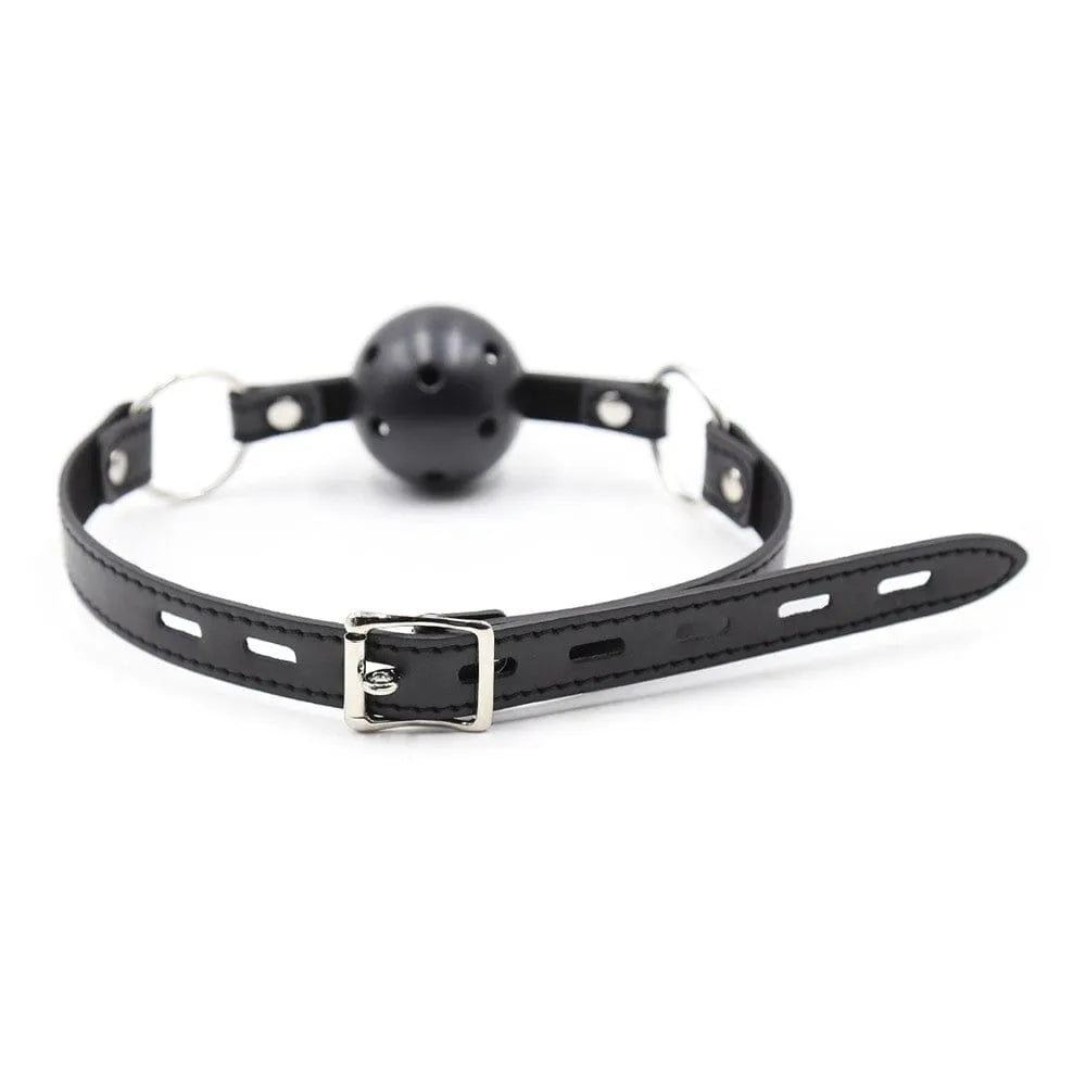 Bâillon boule noire percée, sangle réglable en PU, finitions soignées, idéal pour confort et exploration BDSM.