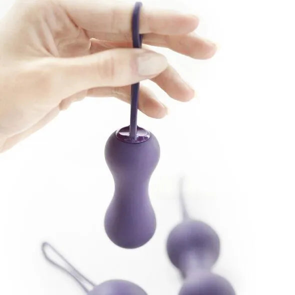 Balle Kegel lilas en silicone, forme ergonomique, trois poids progressifs pour tonification pelvienne, hygiénique et porta...