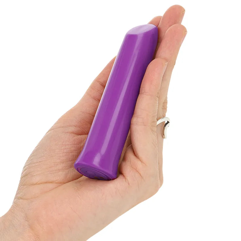 Balle vibrante en silicone violet, compacte, étanche, rechargeable, tenue dans une main, idéale pour stimulation discrète.