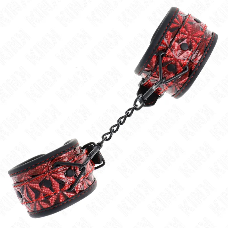 Bandes de poignet BDSM rouges en cuir végétalien avec motifs élégants et chaîne robuste.