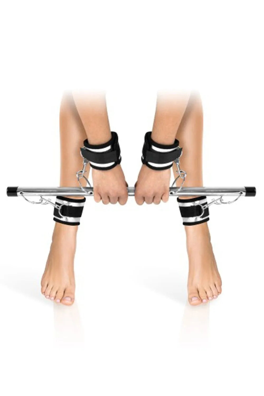Barre BDSM en métal avec menottes néoprène noires, velcro ajustable, mousquetons robustes pour jeux érotiques intenses.