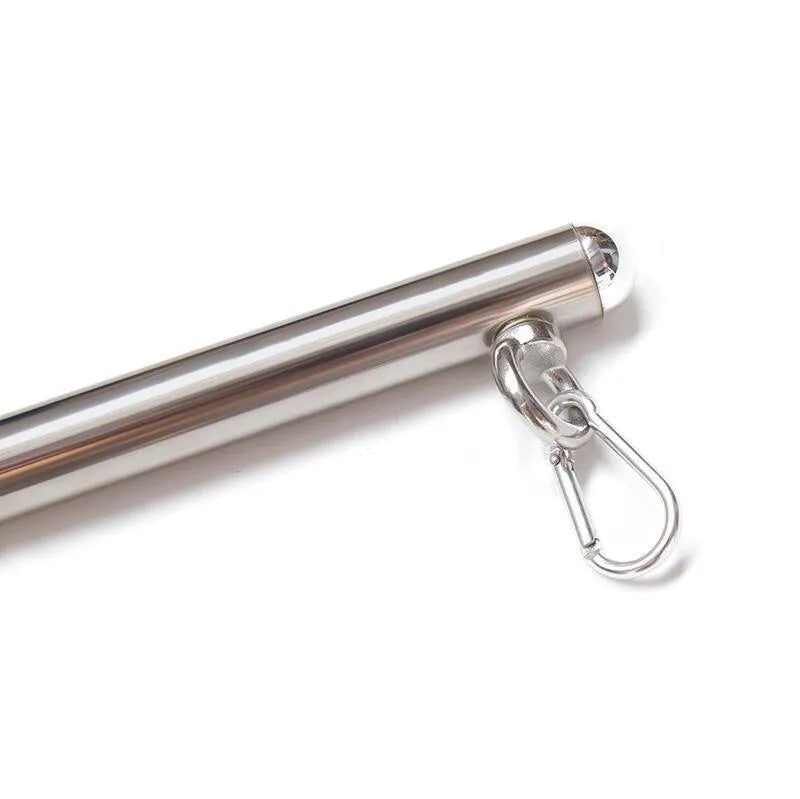 Barre de retenue BDSM en métal inoxydable avec crochets, 63 cm, robuste et durable pour expériences fétichistes sécurisées.
