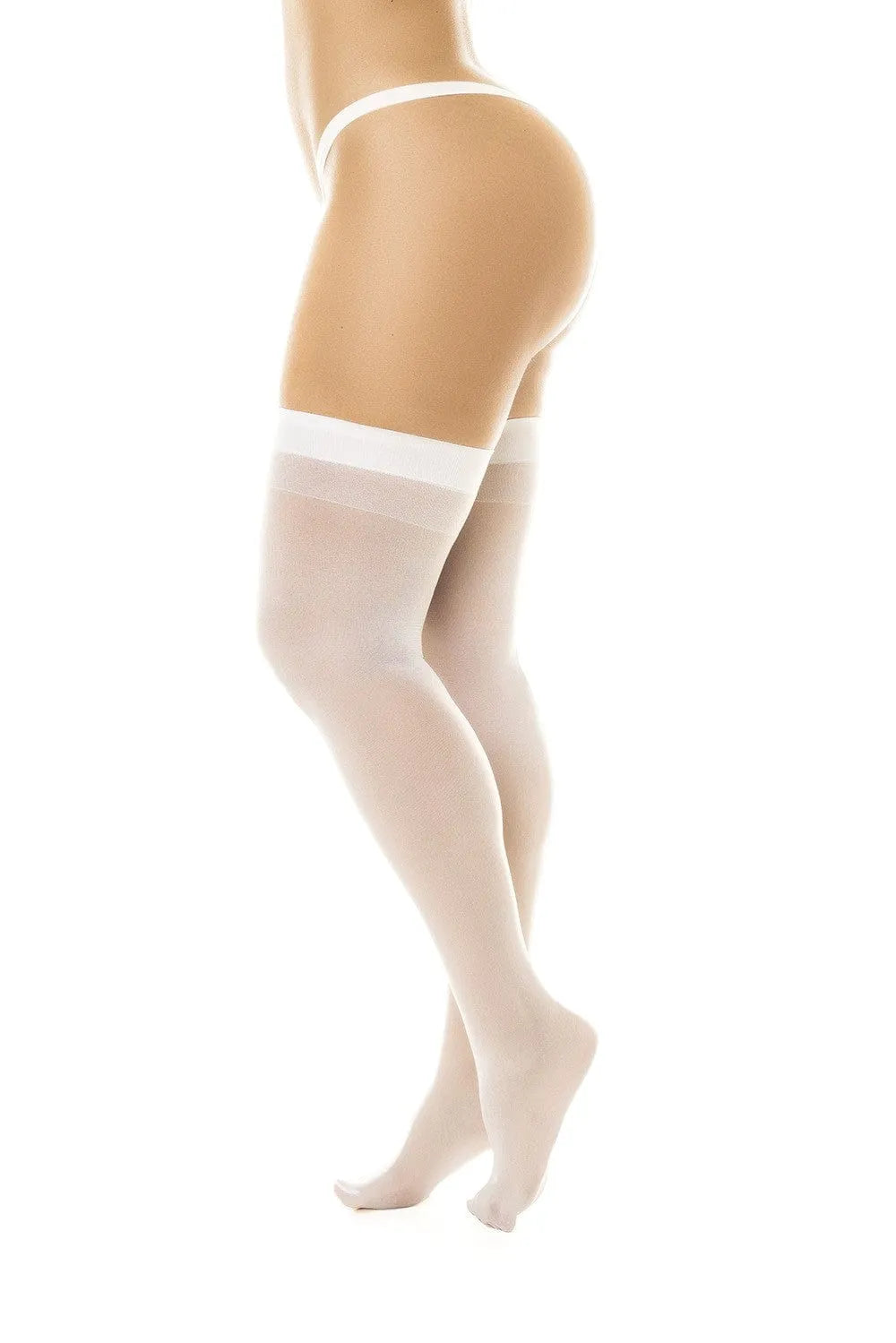 Bas blancs transparents en nylon, élégants et sophistiqués, portés pour un look raffiné et séduisant.