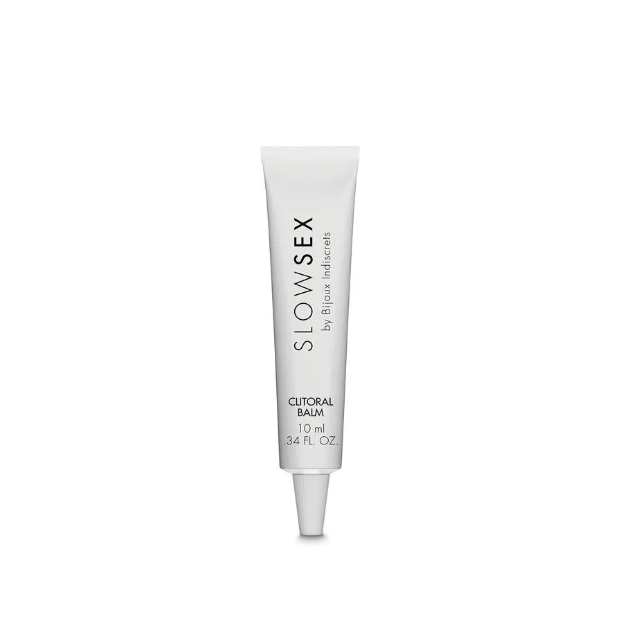 Tube blanc de baume clitoridien chauffant à la noix de coco, format 10ml, étiquette Slow Sex, fond blanc.