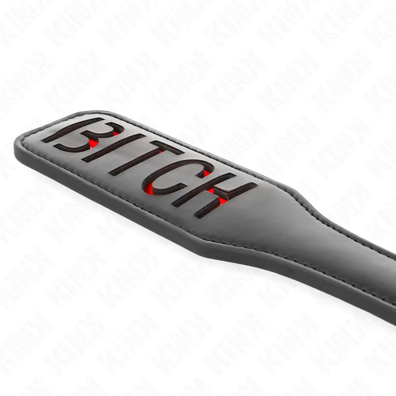 Pagaie BDSM noire en cuir avec découpe BITCH, accessoire érotique haute qualité pour jeux intenses et sensuels.