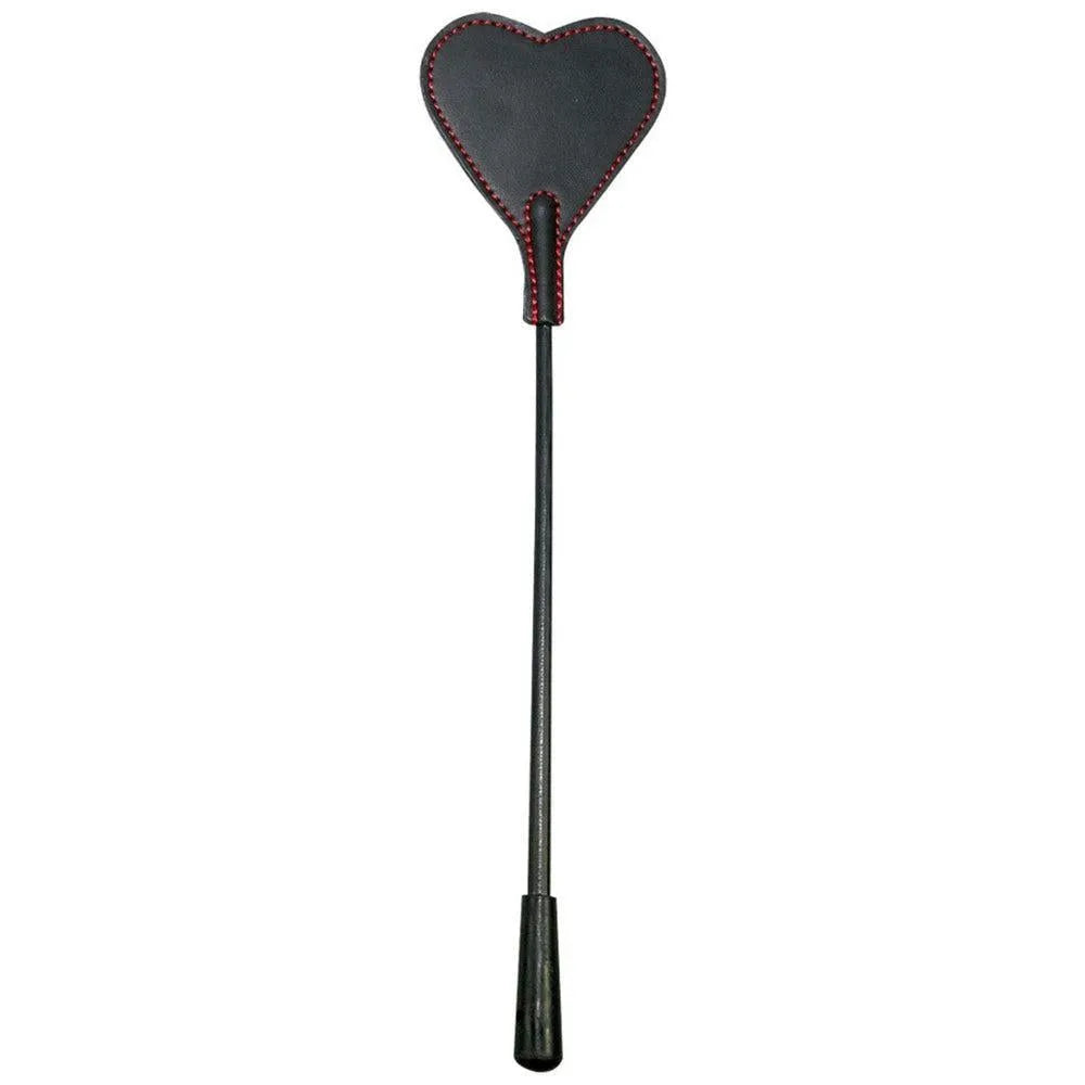 Fouet BDSM cœur double face cuir noir et fourrure synthétique, 25cm, poignée ergonomique, pour caresse ou tape.