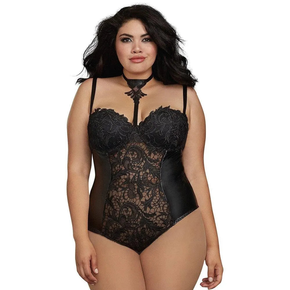Body string grande taille dentelle noire simili cuir stretch bretelles réglables bonnets moulés armature maintien ouverture bouton entrejambe glamour