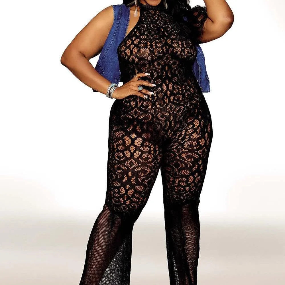 Combinaison grande taille résille noire dos nu, col licou, dentelle crochet, élégance et confort, séduction féminine.
