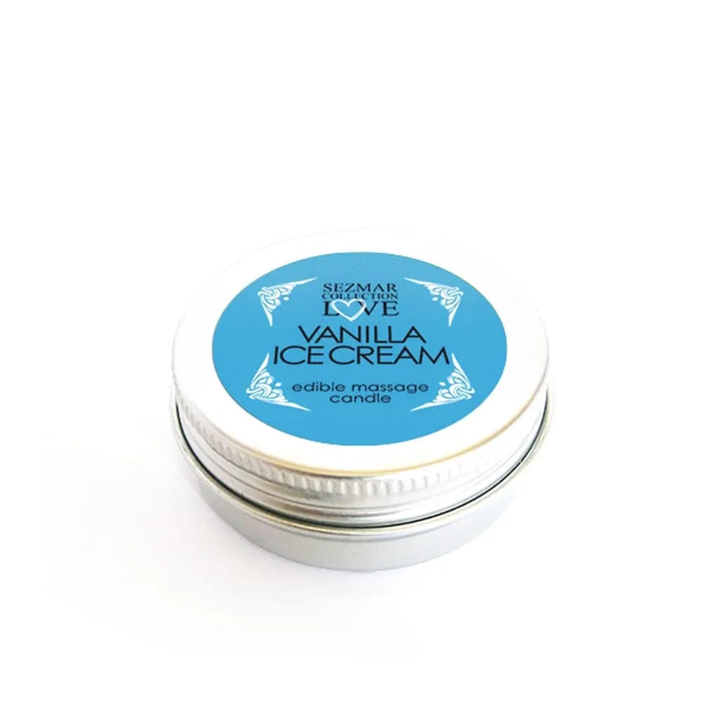 Bougie de massage parfumée vanille dans pot métallique, couvercle bleu, ambiance romantique et gourmande.