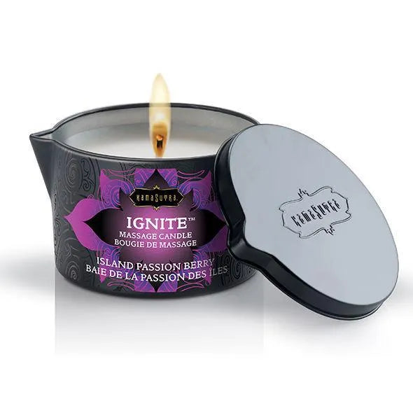 Bougie de massage érotique parfum fruits des bois, pot noir avec couvercle, flamme allumée, cuillère incluse.