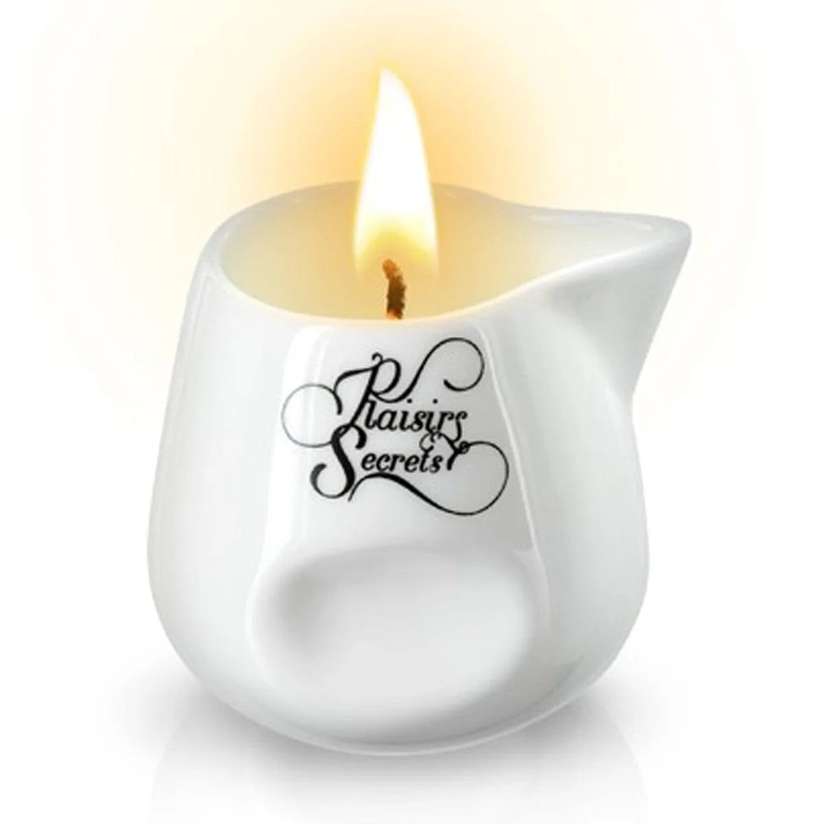 Bougie de massage vanille en pot céramique blanc avec bec verseur, flamme allumée, ambiance relaxante.