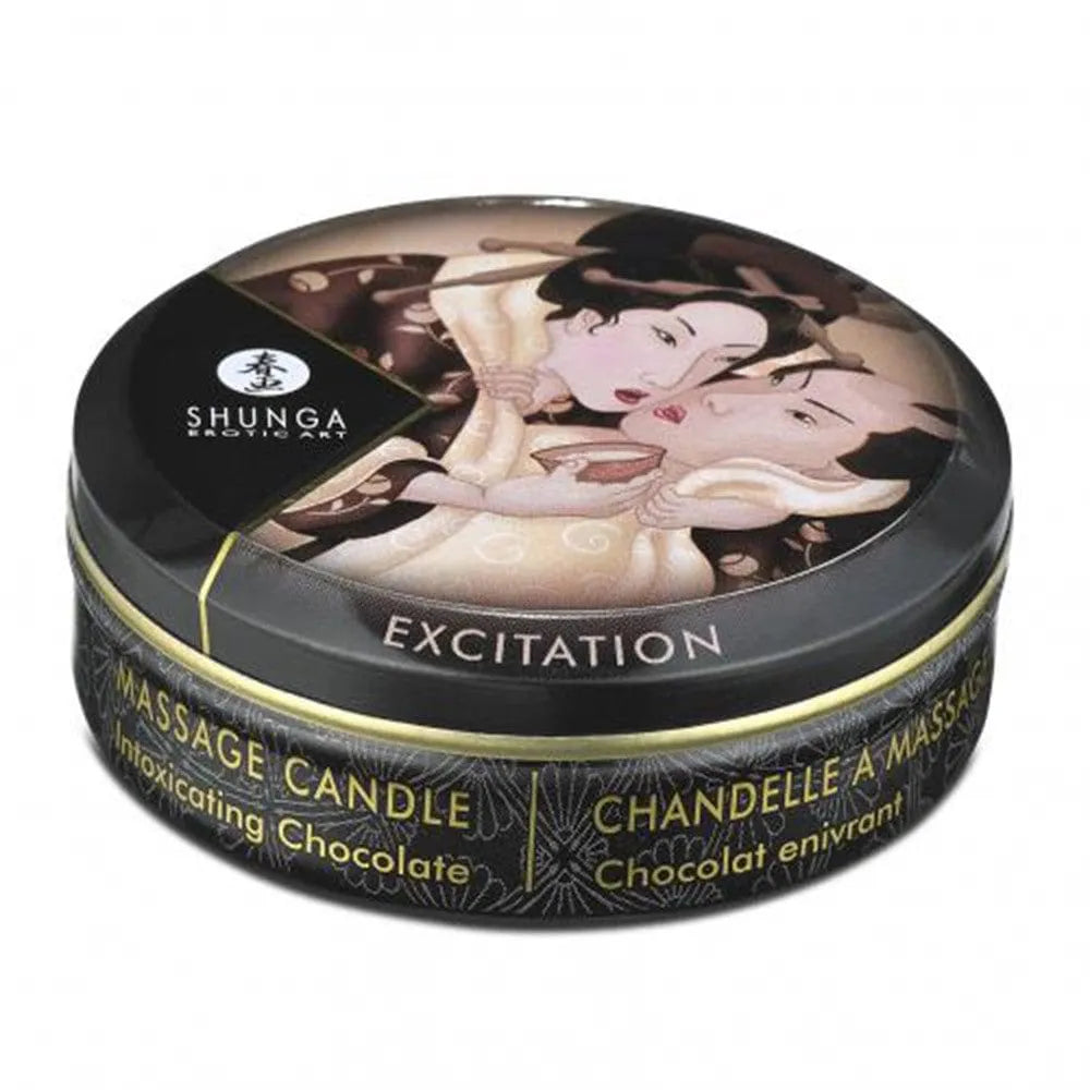 Bougie de massage chocolat 30ml, boîte ronde noire, illustration sensuelle, ambiance chaleureuse, huiles naturelles.