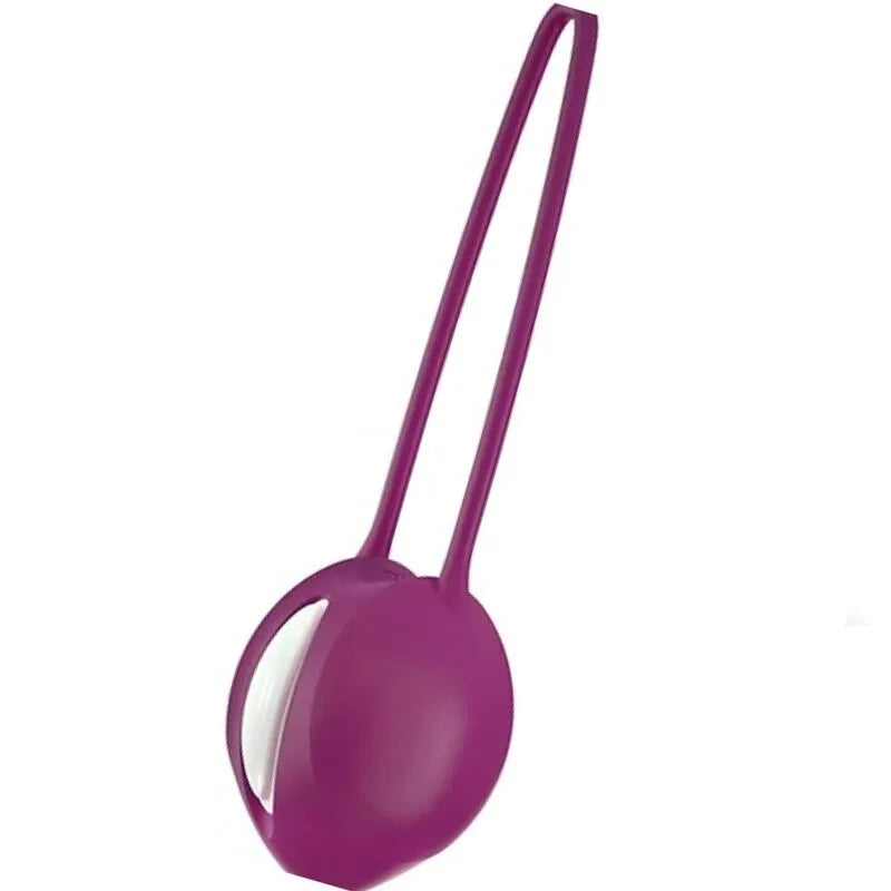 Boule de Geisha violette en silicone avec cordon, ergonomique et discrète, pour entraînement Kegel débutantes.