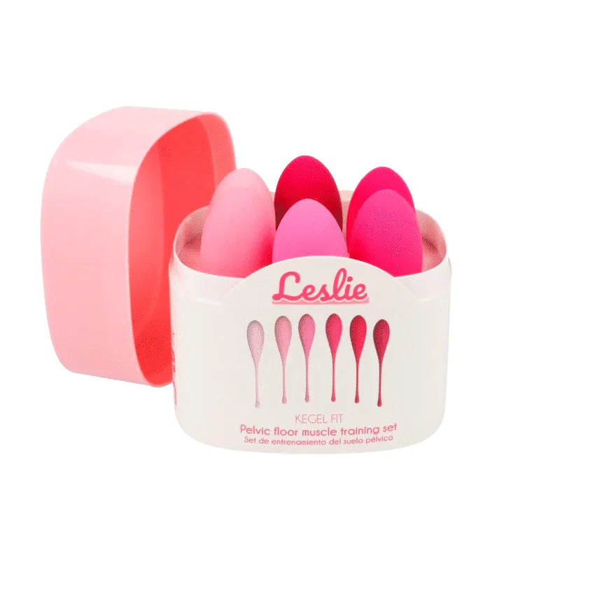 Boules de Geisha en silicone rose et rouge dans un étui, pour renforcement pelvien et bien-être intime féminin.