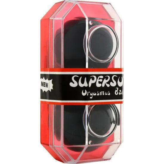 Boules Geisha noires en vinyle vibrant dans un étui transparent rouge, ergonomiques et discrètes pour stimulation pelvienne.