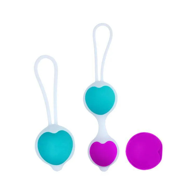 Boules de geisha en silicone bleu et rose, modulables, avec cordon, pour renforcement pelvien, sur fond blanc.