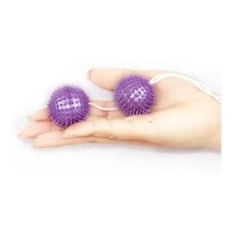 Boules de Geisha violettes texturées pour débutants, avec ficelle robuste, sur une main pour renforcement musculaire.