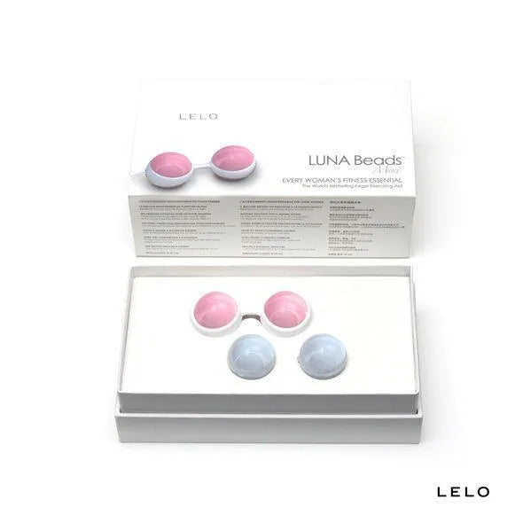Boules Kegel ajustables rose et bleu en silicone dans coffret satin pour renforcement pelvien postnatal.