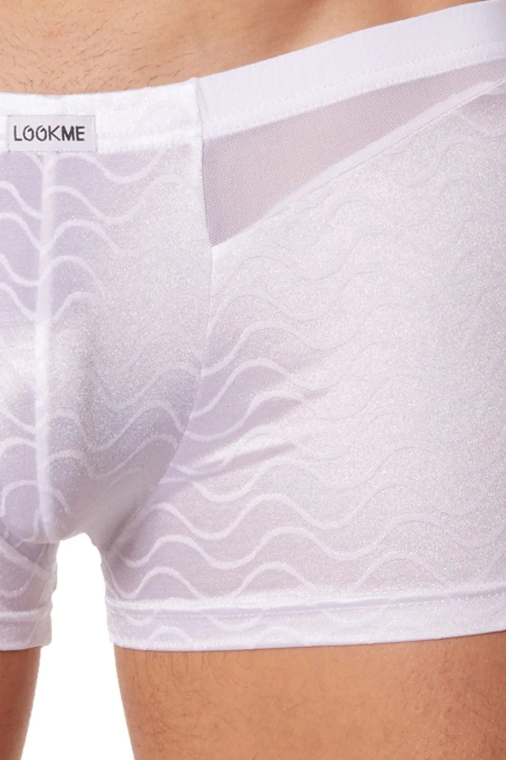 Boxer blanc satiné motifs vagues, maille fine avant, soutien confort, courbes élégantes, luxe et raffinement.