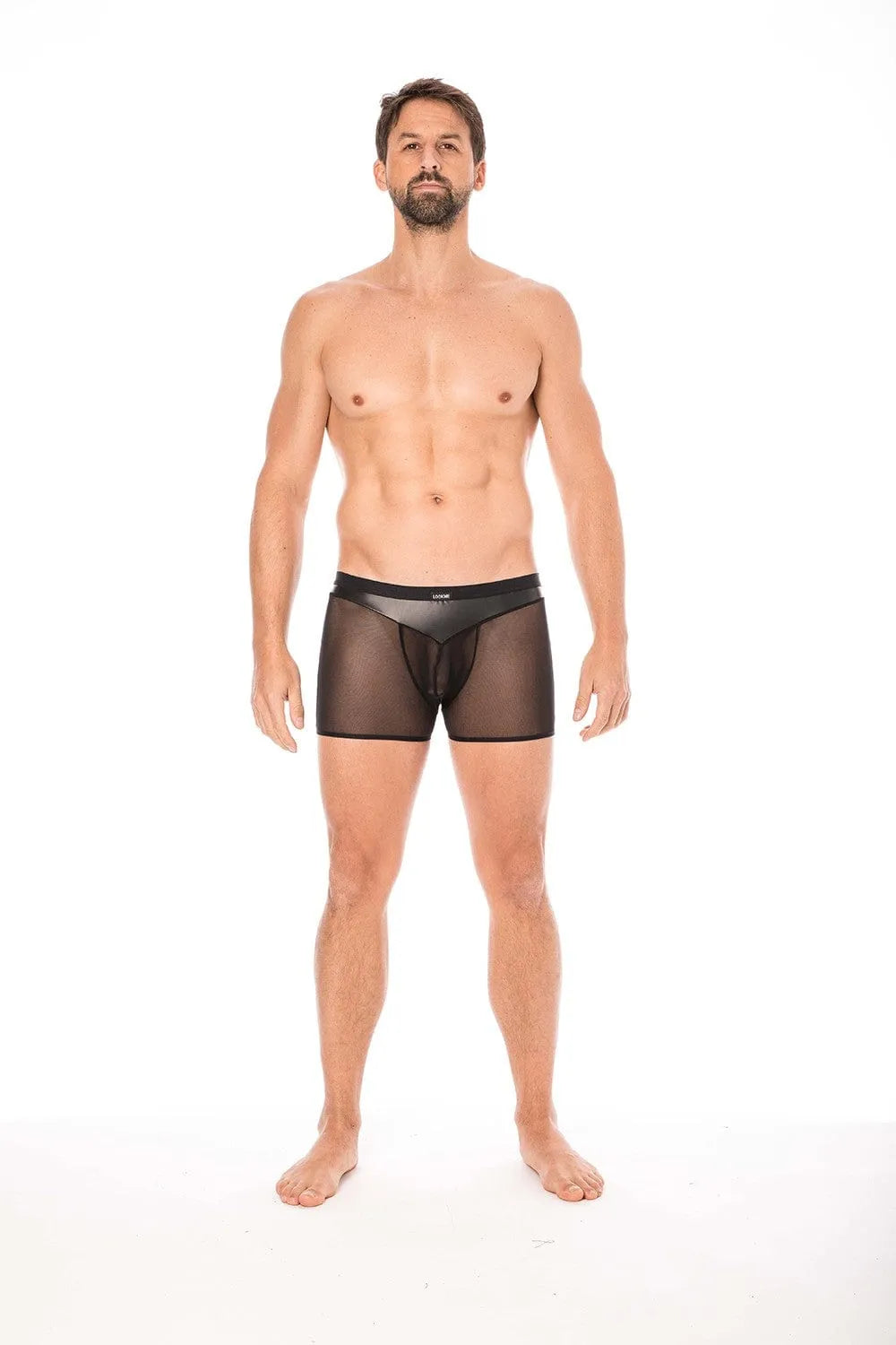 Boxer homme noir résille et simili cuir, poche avant transparente, ajusté, sexy, extensible, fond blanc.