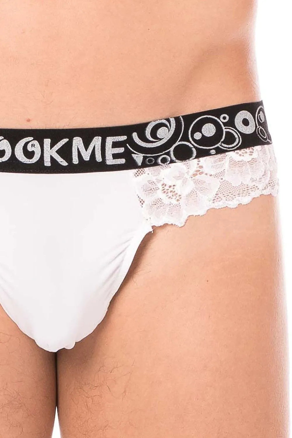 Boxer string homme blanc en dentelle florale, poche opaque, ceinture noire, confort extensible, style sensuel et raffiné.