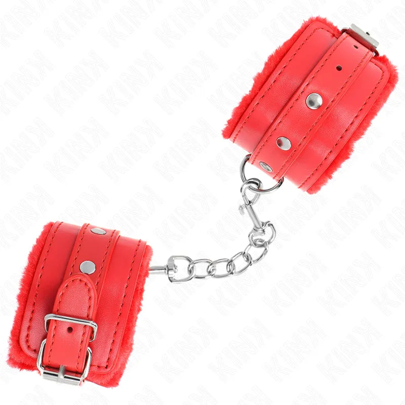 Bracelets BDSM rouges en cuir végétalien, ajustables avec chaîne métallique, finition élégante et hypoallergénique.
