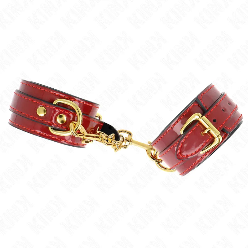 Bracelets BDSM rouges en cuir végétalien avec boucles dorées, design artisanal, ajustables et hypoallergéniques.
