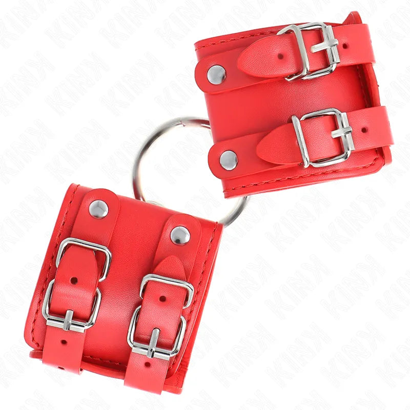 Bracelets BDSM rouges en cuir vegan avec boucles métalliques, rembourrage confortable, design moderne et ajustable.
