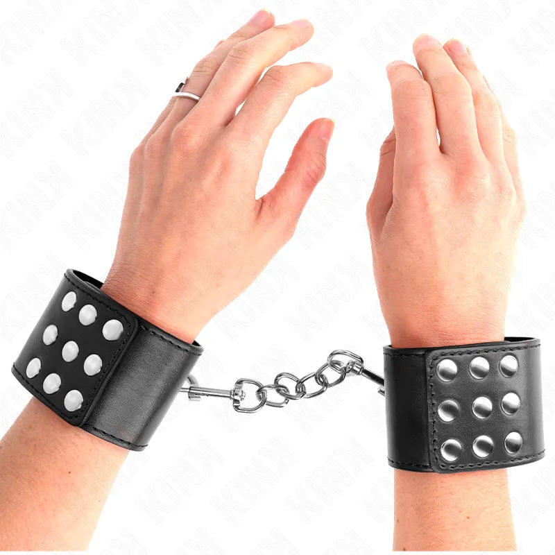 Bracelets BDSM en cuir noir avec boucles métalliques robustes, ajustables, élégants et confortables pour séances sophistiq...
