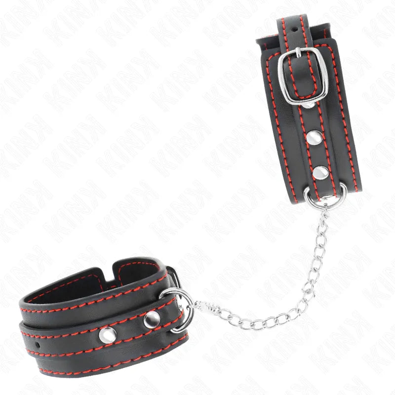Bracelets BDSM en cuir noir avec coutures rouges, boucles métalliques robustes et chaîne, confort et sécurité optimisés.