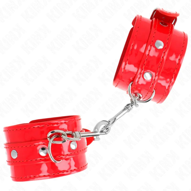 Bracelets BDSM rouges en cuir véritable, ajustables, avec attaches métalliques robustes pour expériences sophistiquées.