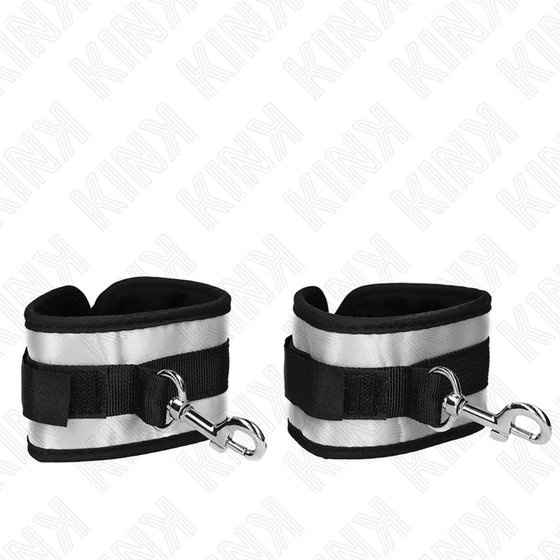 Bracelets BDSM en cuir végétalien argenté et noir, robustes, réglables, fermetures résistantes, élégance éthique.