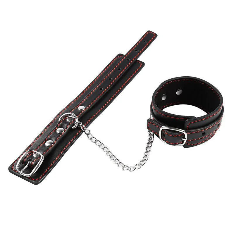 Bracelets BDSM en métal noir et rouge, réglables, robustes, avec chaîne, design élégant et sécuritaire pour exploration.