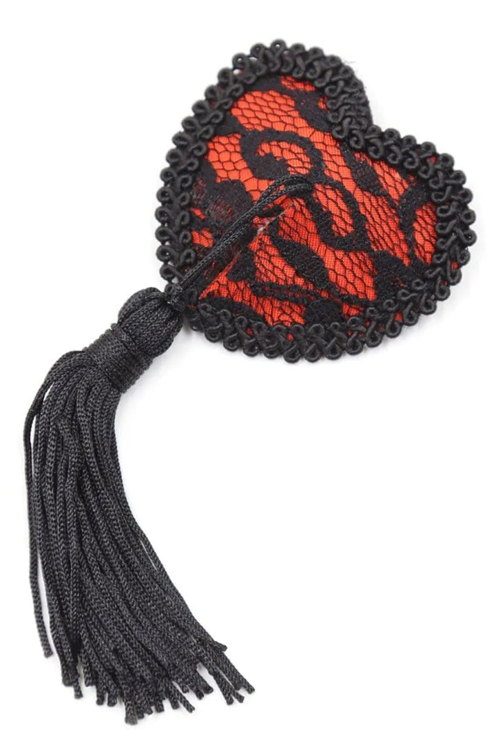Cache-tétons cœur rouge dentelle noire, pompon noir, élégant et sensuel, idéal pour soirée glamour.