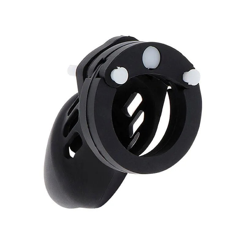 Cage de chasteté silicone noire ajustable, ergonomique, avec verrouillage sécurisé, discrète et hypoallergénique.