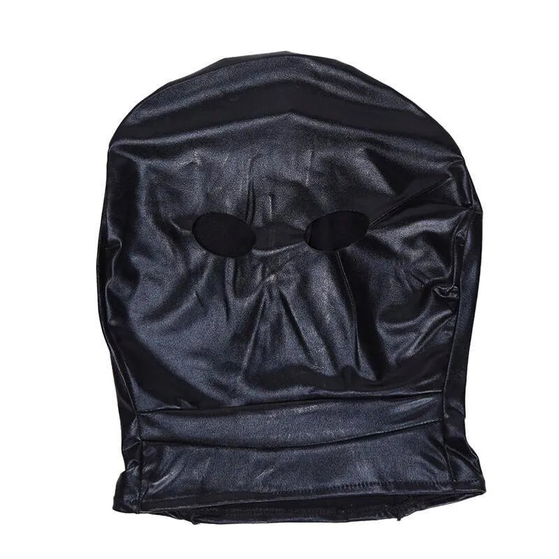Casquette fétichiste noire lisse sans trou bouche, matériaux polyester et PVC, design ergonomique et ajustable.