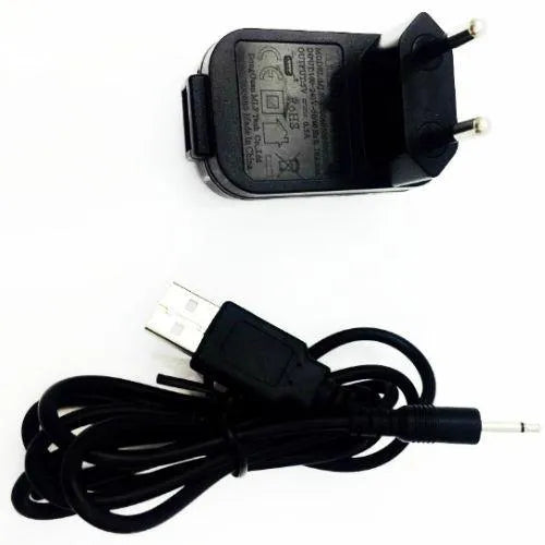 Chargeur USB noir Pretty Love avec câble inclus, design compact et élégant, compatible appareils électroniques divers.