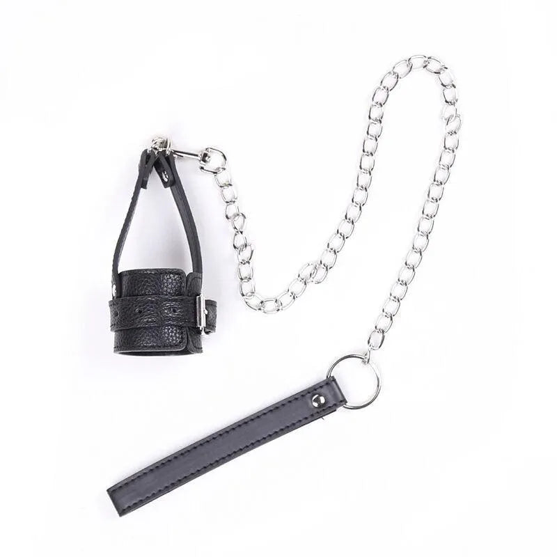 Anneau pénien ajustable en simili cuir noir avec chaîne métallique robuste, design élégant pour confort et plaisir intimes.
