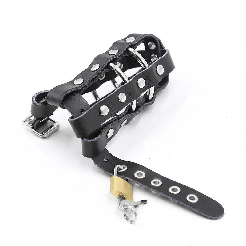 Anneau pénien noir en cuir avec sangle ajustable, cadenas métallique et rivets, pour expérience fétiche sécurisée.