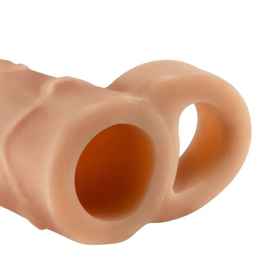 Anneau pénien réaliste beige avec sangle intégrée, texture douce, pour stimulation érectile et retardement éjaculatoire.
