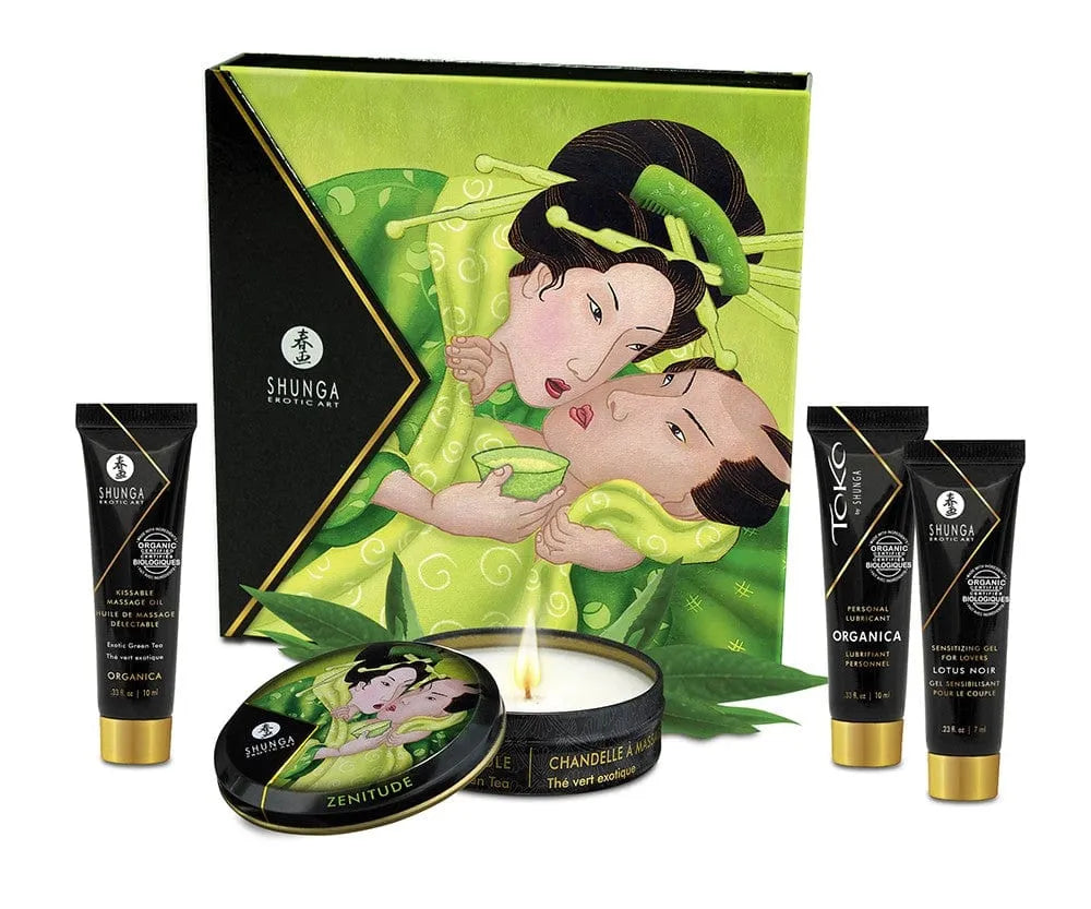 Coffret cadeau sensuel bio avec bougie, huiles de massage et lubrifiant, design exotique thé vert, ambiance romantique.
