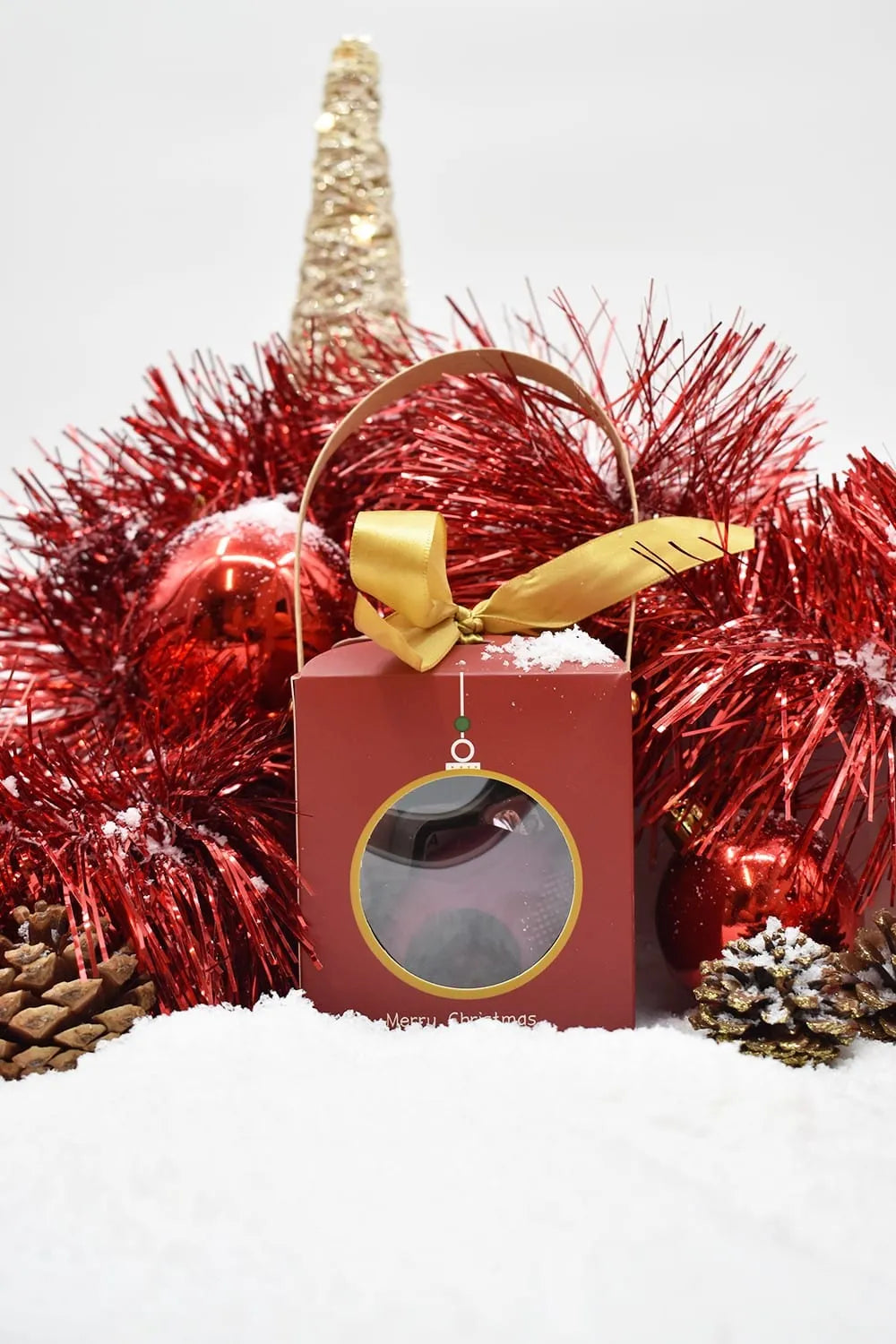 Coffret coquin Noël rouge avec huile de massage pêche, anneau vibrant cœur, décor festif rouge et or.